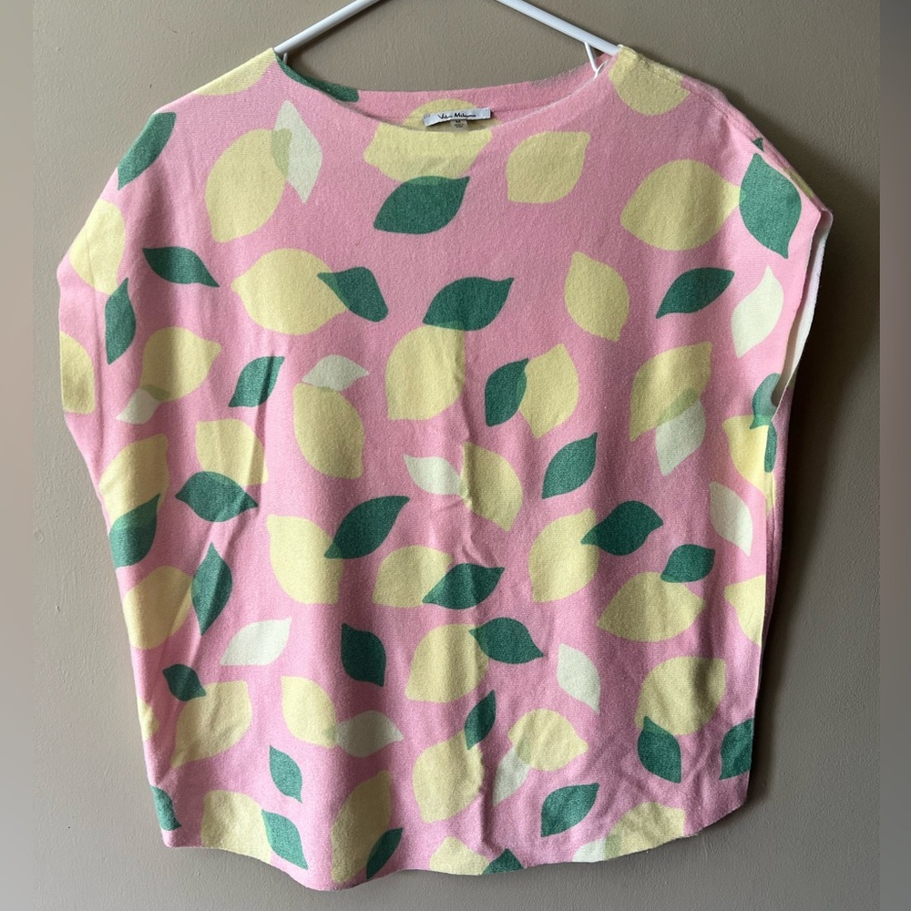 Vila Milano size M cap sleeve soft
Pink lemon light weight sweater top.